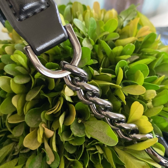 CALVIN KLEIN🖤CLASSIC BLACK🖤LOGO EMBOSSED MEDIUM HOBO SHOULDER BAG 🌟LIKE NEW🌟 - Picture 4 of 16